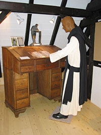 M�nch am Schreibpult